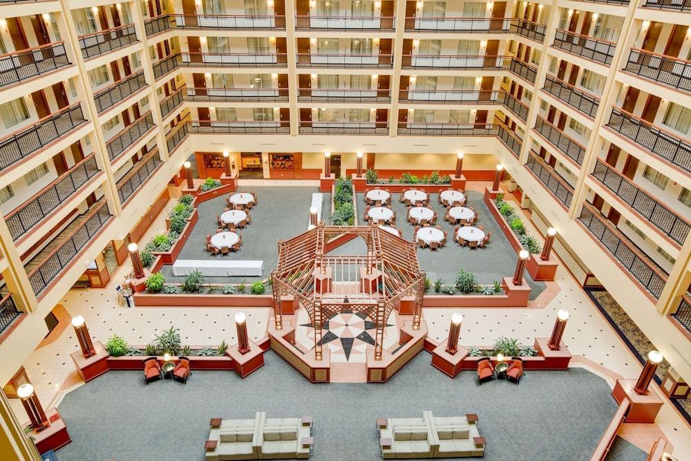 Embassy Suites By Hilton Cleveland Rockside Индипендънс Екстериор снимка