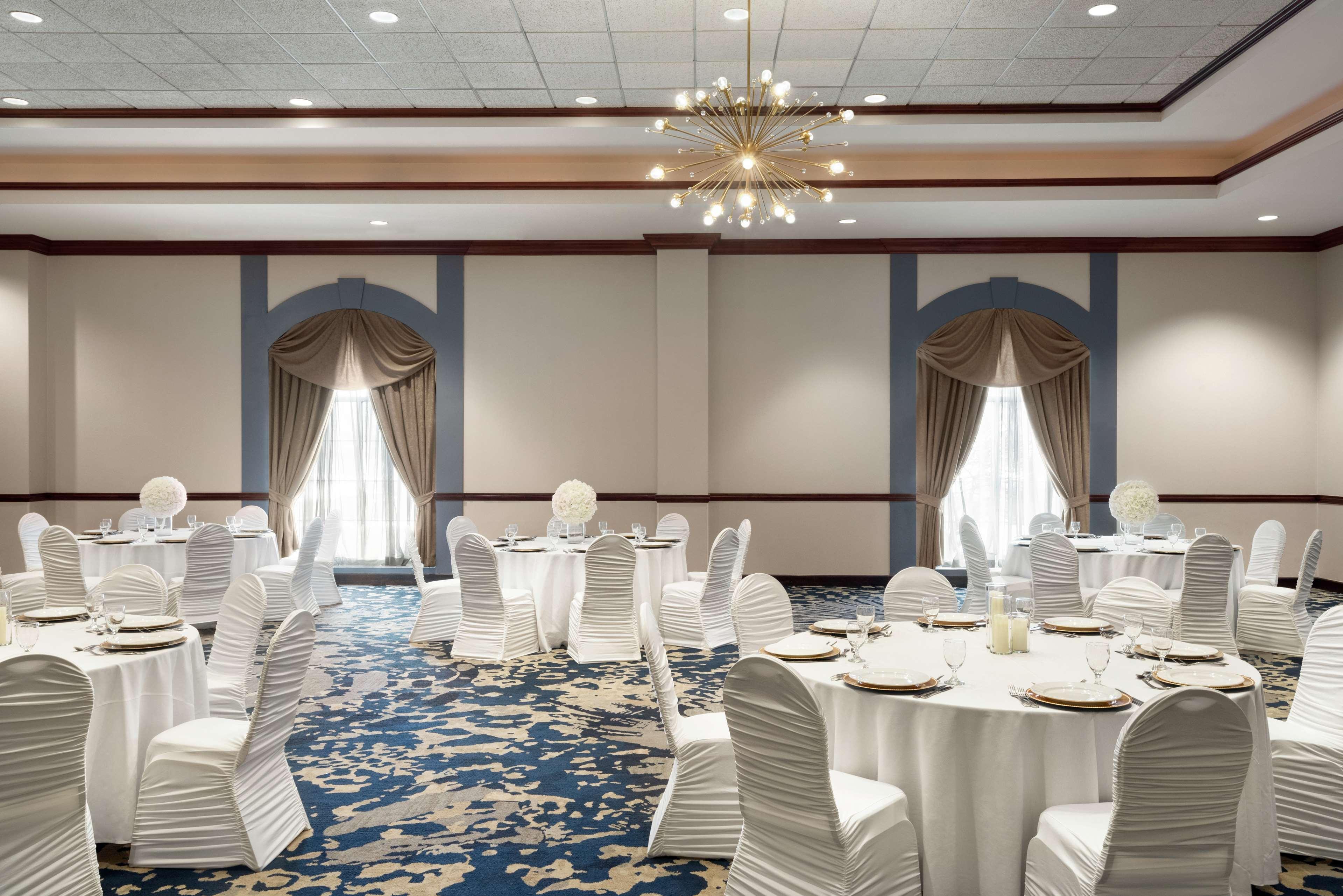 Embassy Suites By Hilton Cleveland Rockside Индипендънс Екстериор снимка