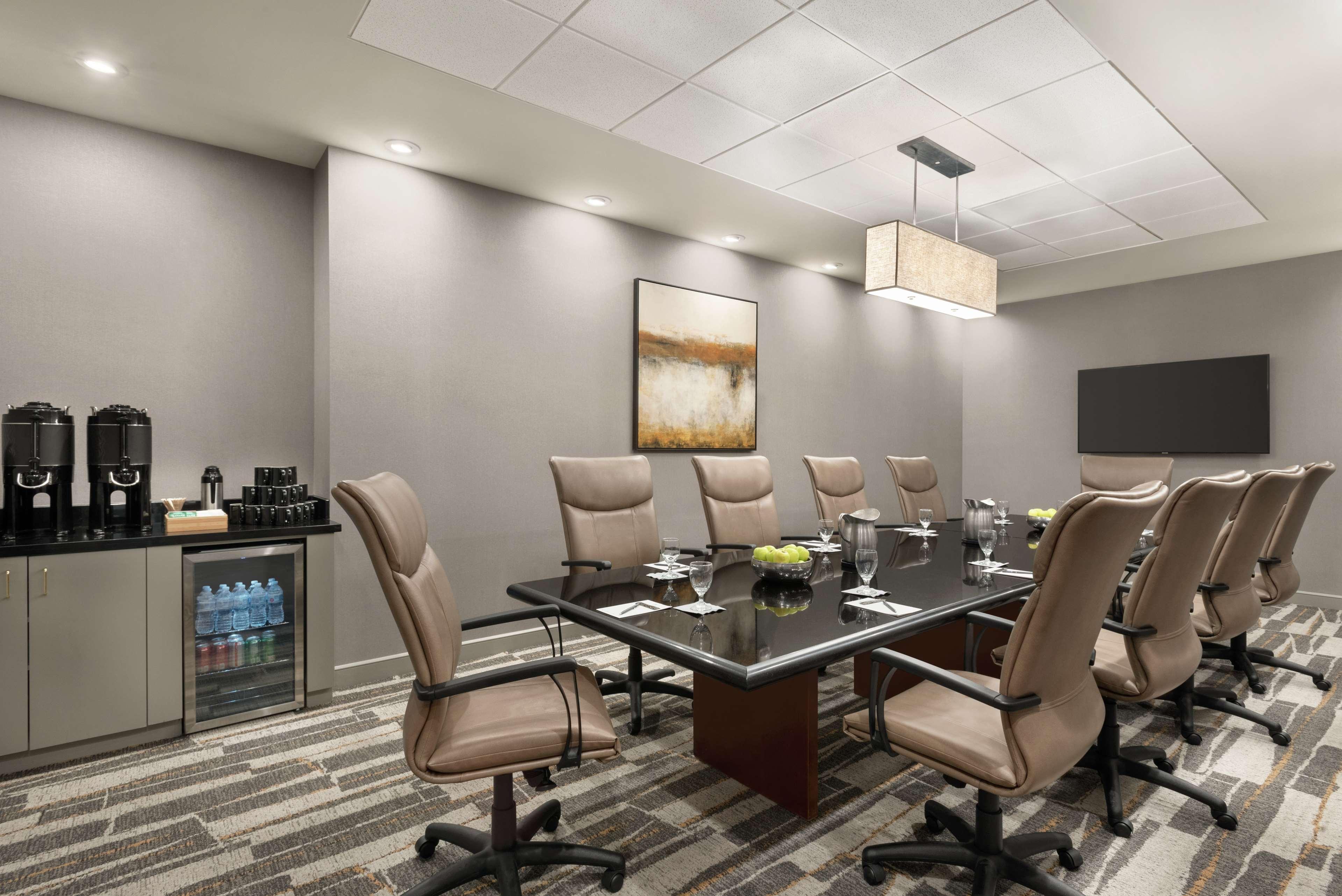 Embassy Suites By Hilton Cleveland Rockside Индипендънс Екстериор снимка