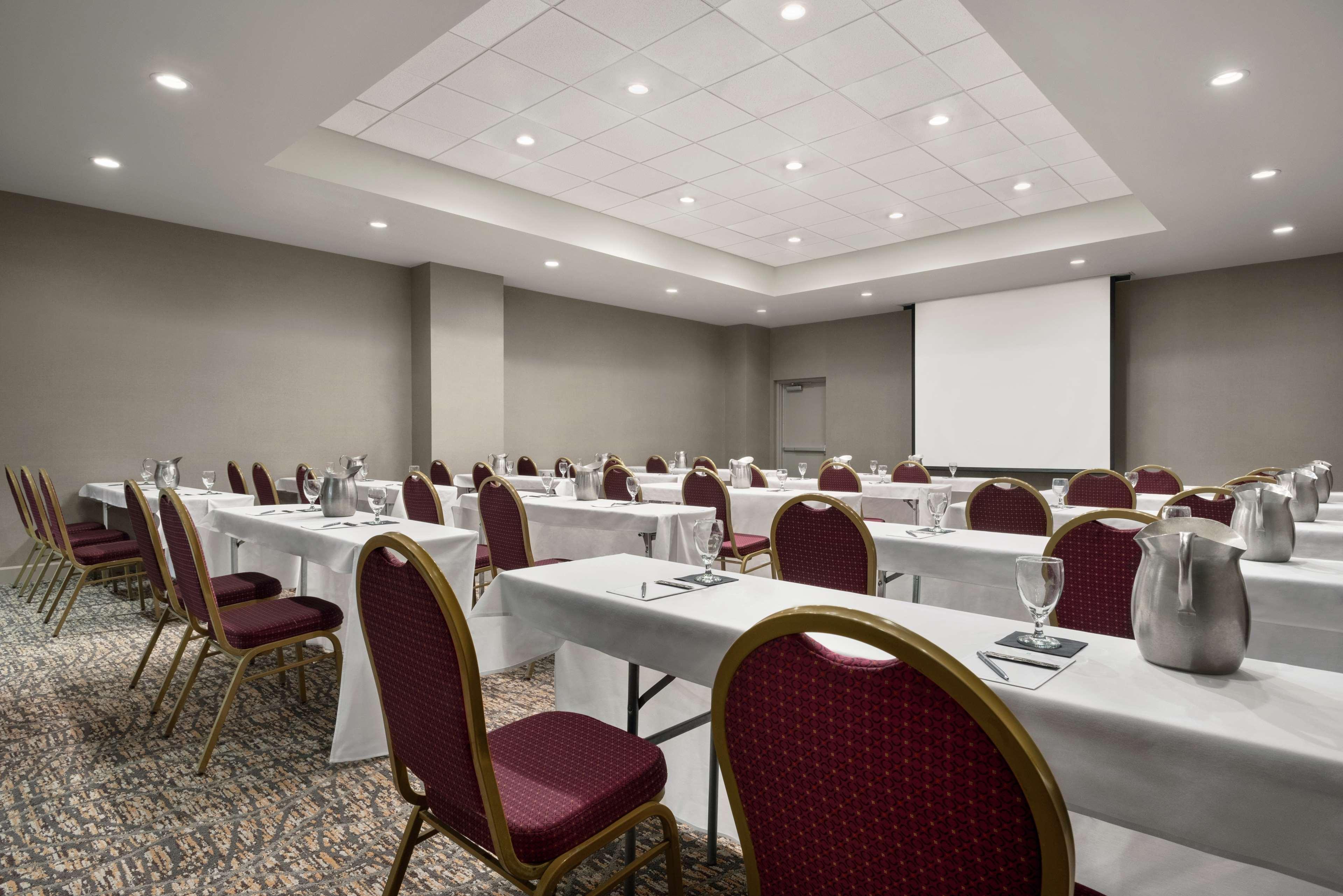 Embassy Suites By Hilton Cleveland Rockside Индипендънс Екстериор снимка