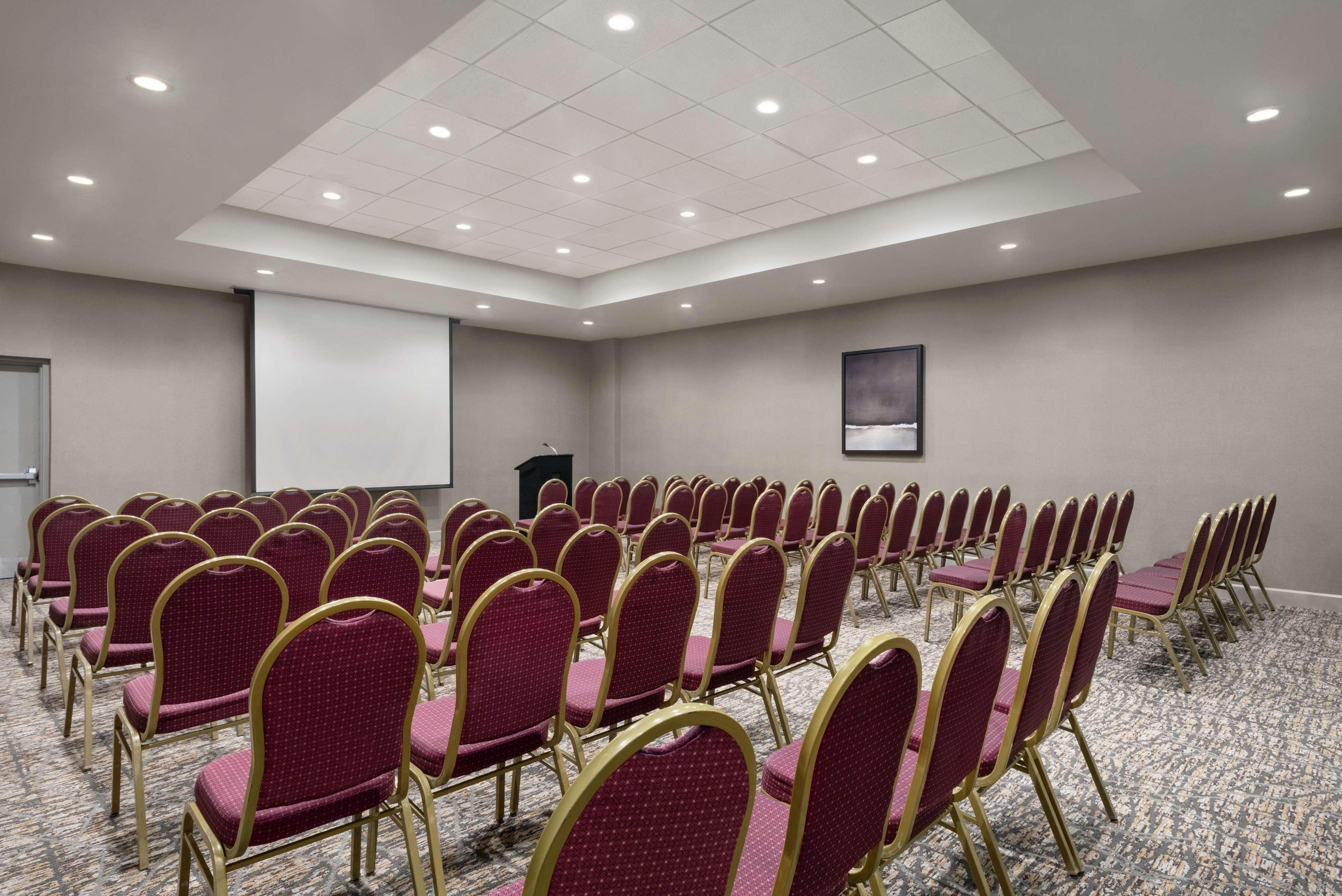 Embassy Suites By Hilton Cleveland Rockside Индипендънс Екстериор снимка