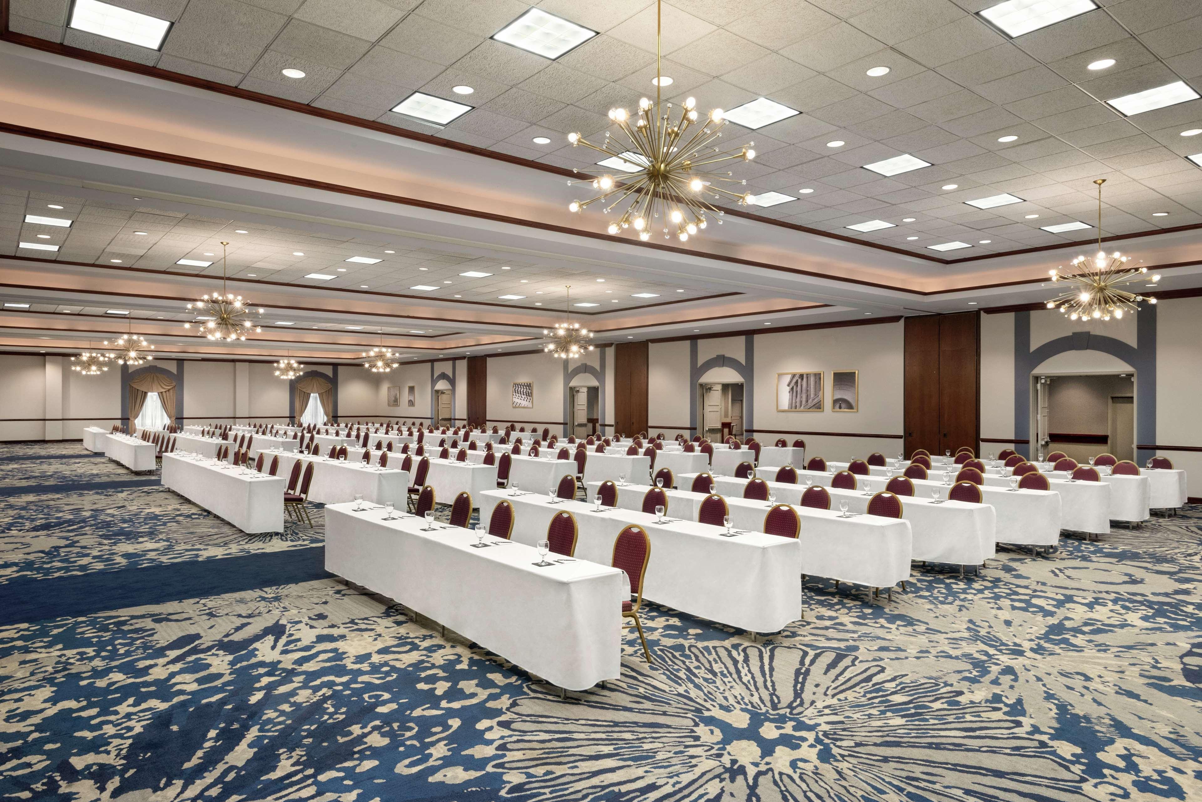 Embassy Suites By Hilton Cleveland Rockside Индипендънс Екстериор снимка