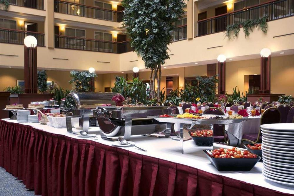 Embassy Suites By Hilton Cleveland Rockside Индипендънс Ресторант снимка