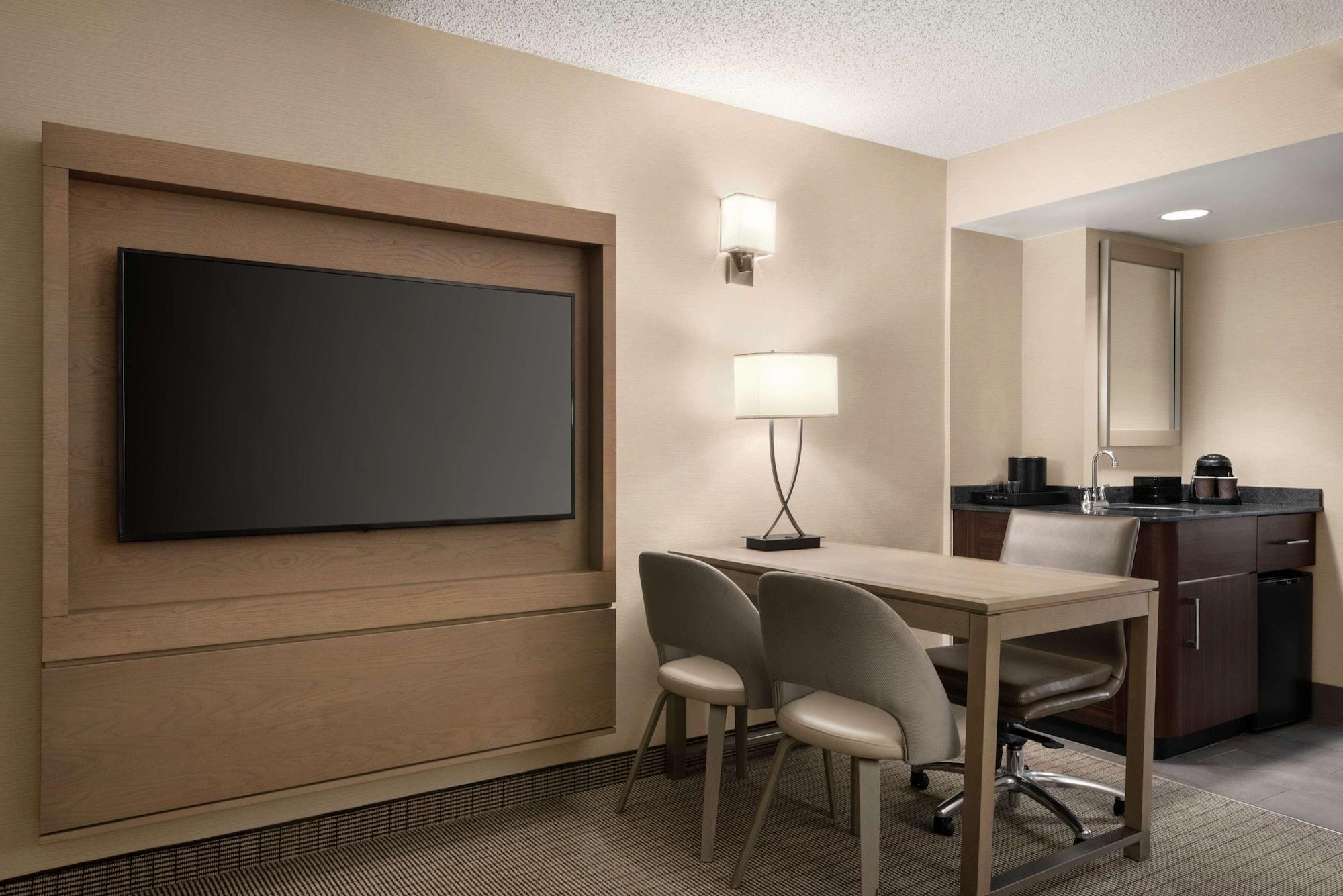 Embassy Suites By Hilton Cleveland Rockside Индипендънс Екстериор снимка
