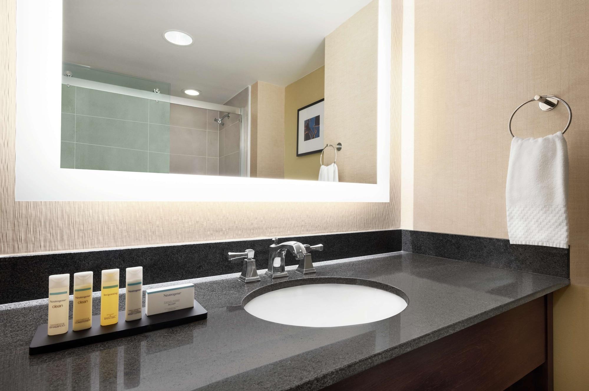 Embassy Suites By Hilton Cleveland Rockside Индипендънс Екстериор снимка