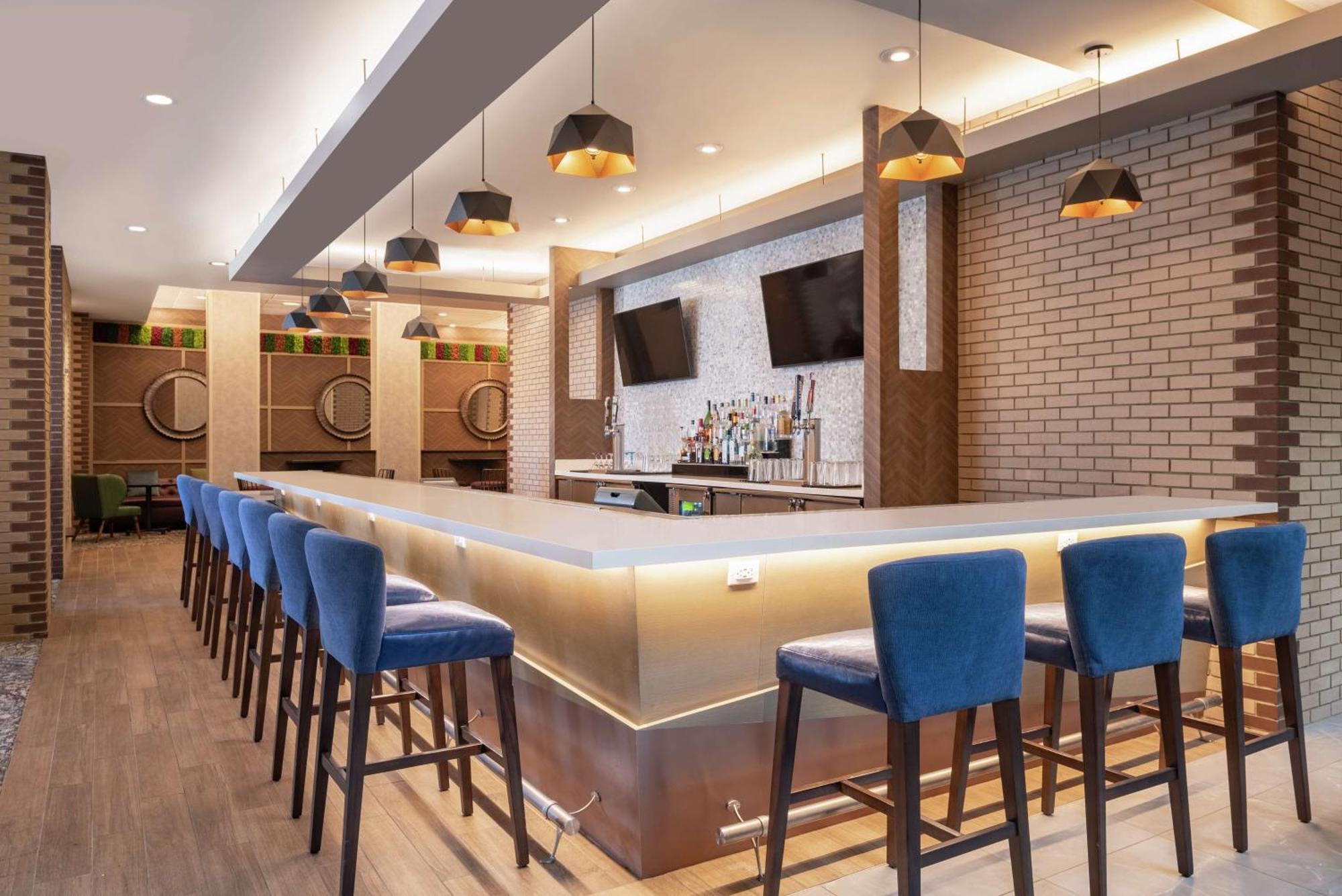 Embassy Suites By Hilton Cleveland Rockside Индипендънс Екстериор снимка