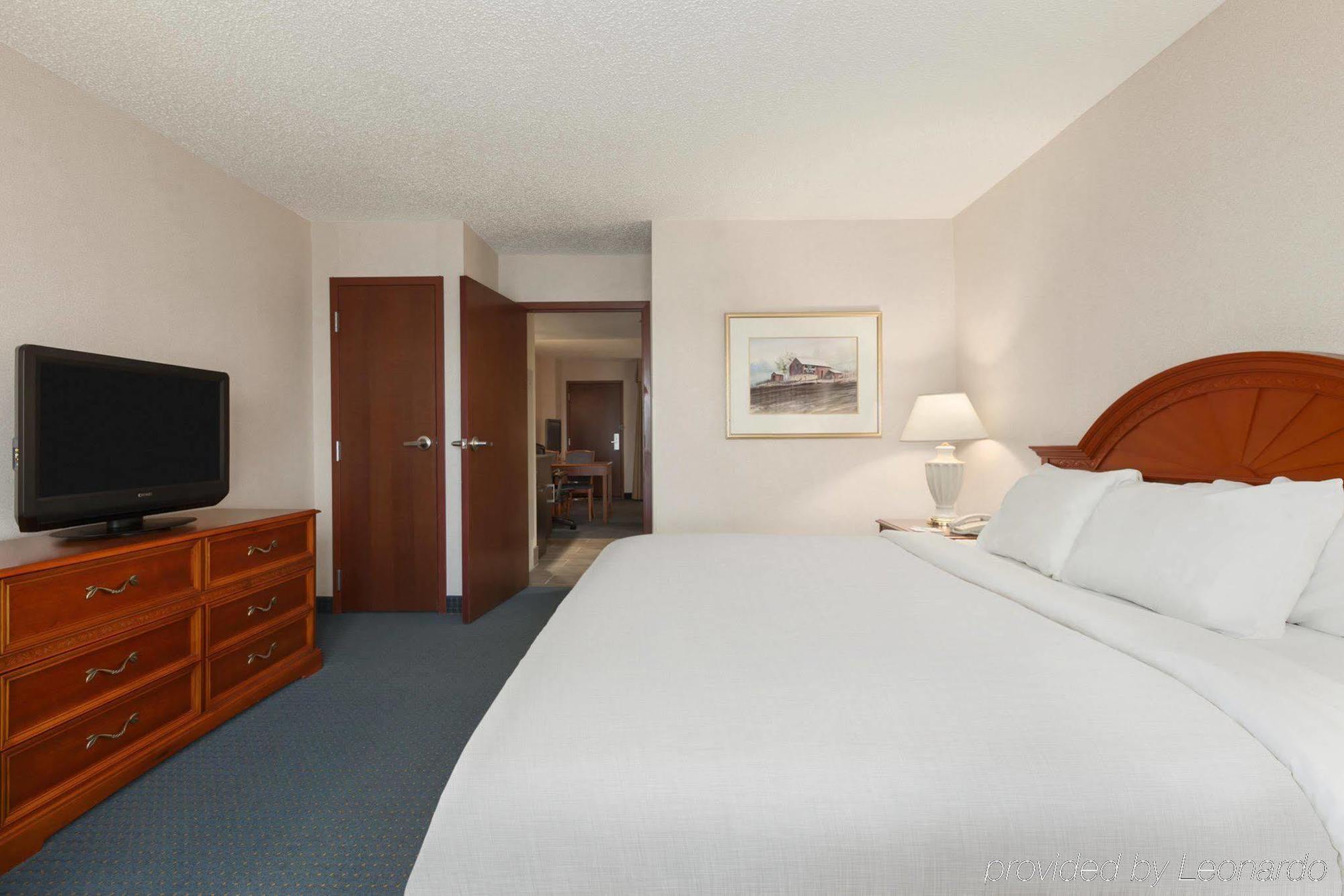 Embassy Suites By Hilton Cleveland Rockside Индипендънс Стая снимка